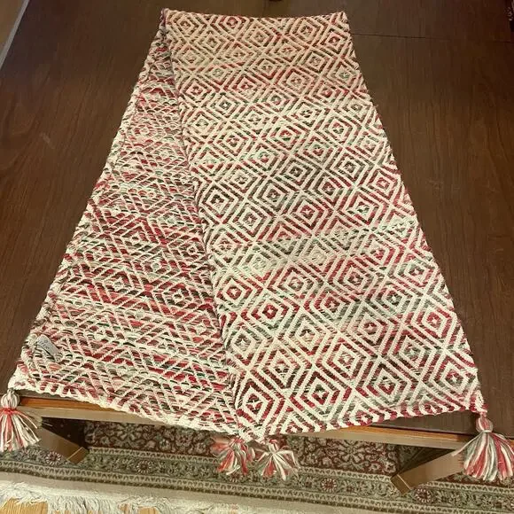 ASPEN Woven Table Runner Tassel Ends Red Green White Diamond Pattern Metallic - Picture 8 of 8